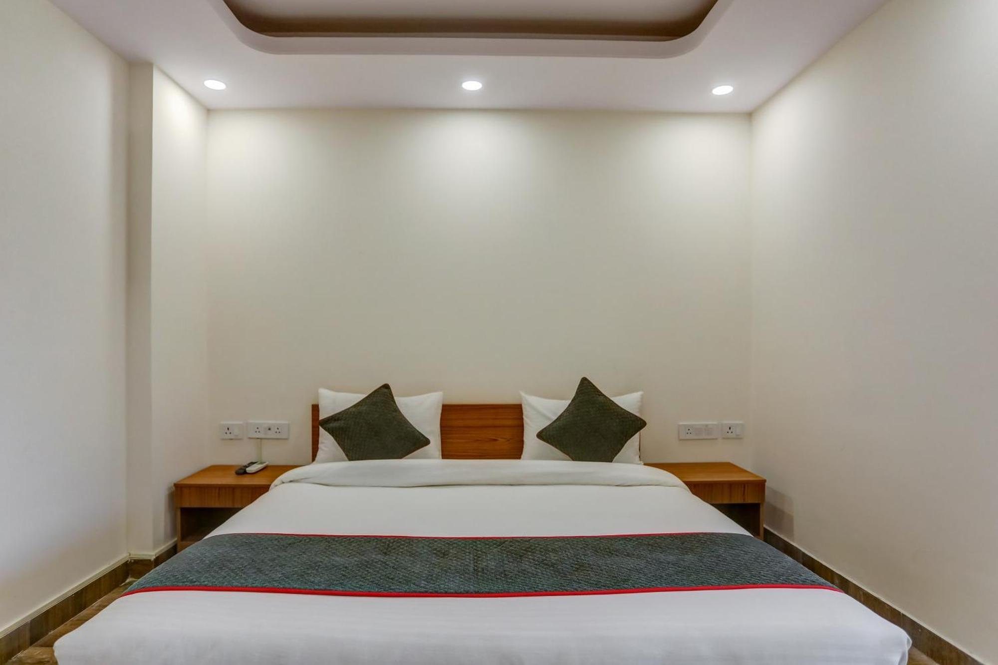Collection O The Doors Near Appu Ghar Gurgaon Exterior foto