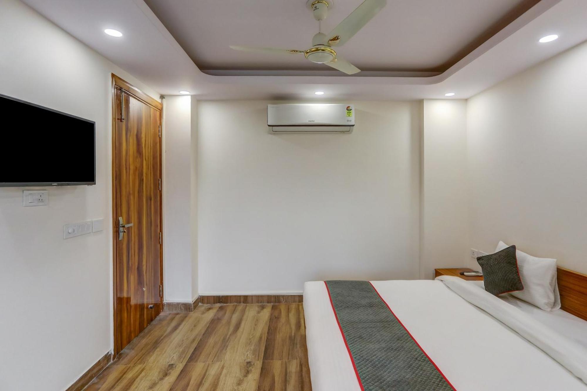 Collection O The Doors Near Appu Ghar Gurgaon Exterior foto