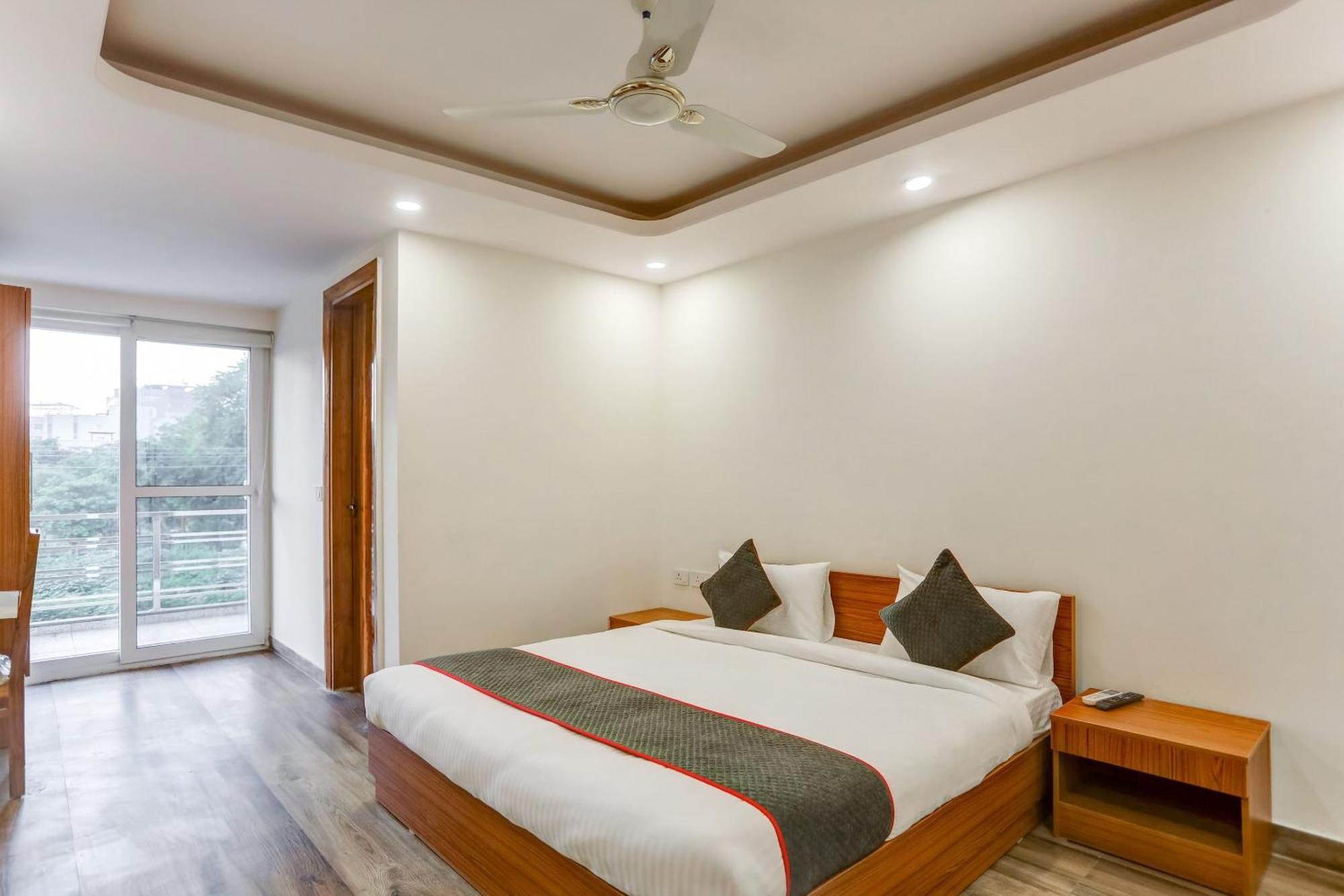Collection O The Doors Near Appu Ghar Gurgaon Exterior foto
