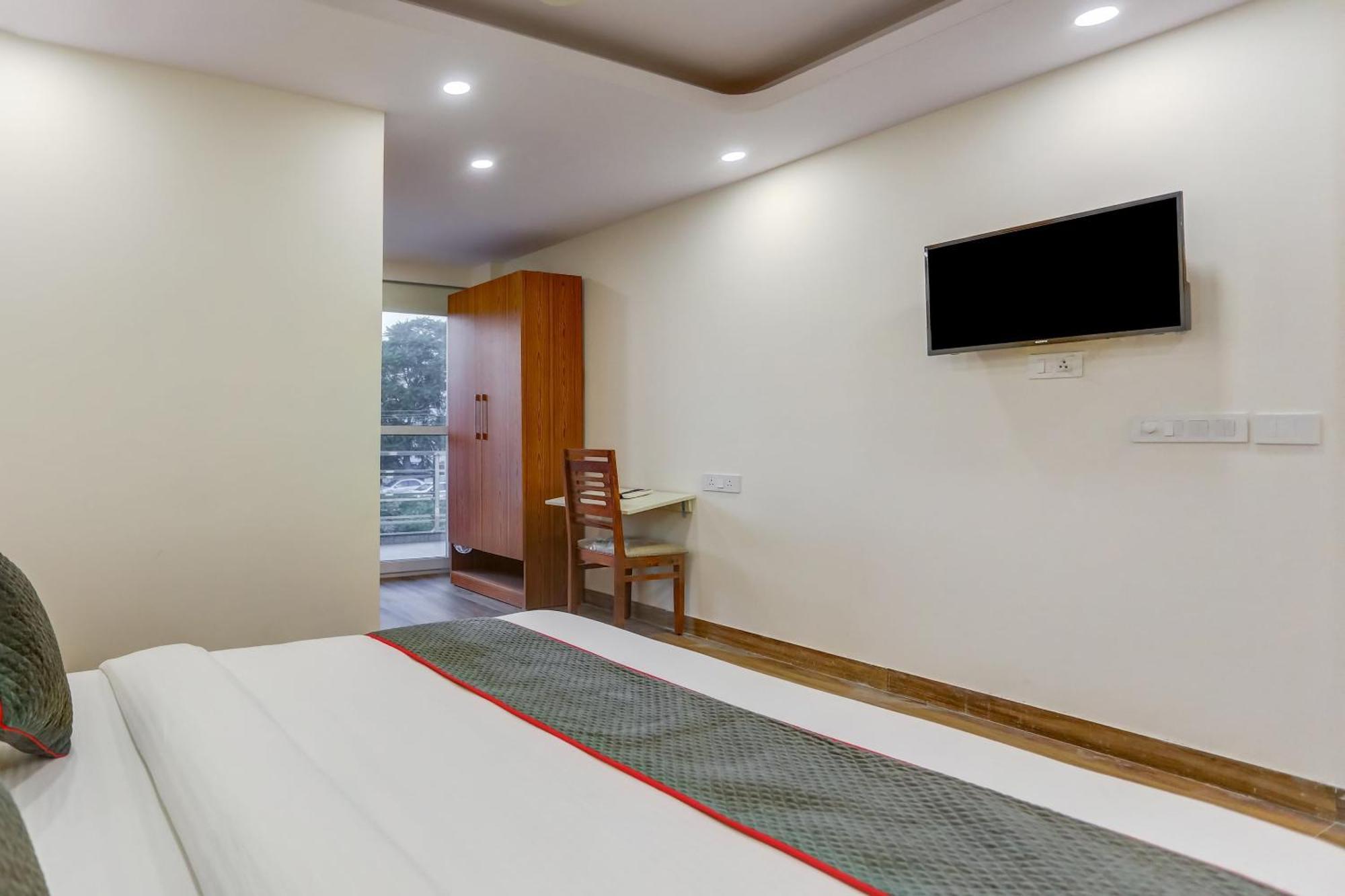 Collection O The Doors Near Appu Ghar Gurgaon Exterior foto
