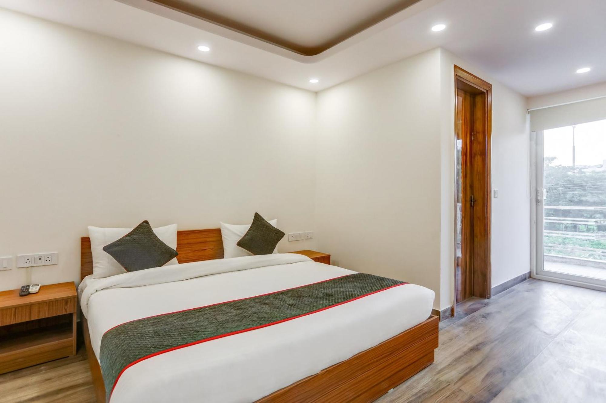 Collection O The Doors Near Appu Ghar Gurgaon Exterior foto
