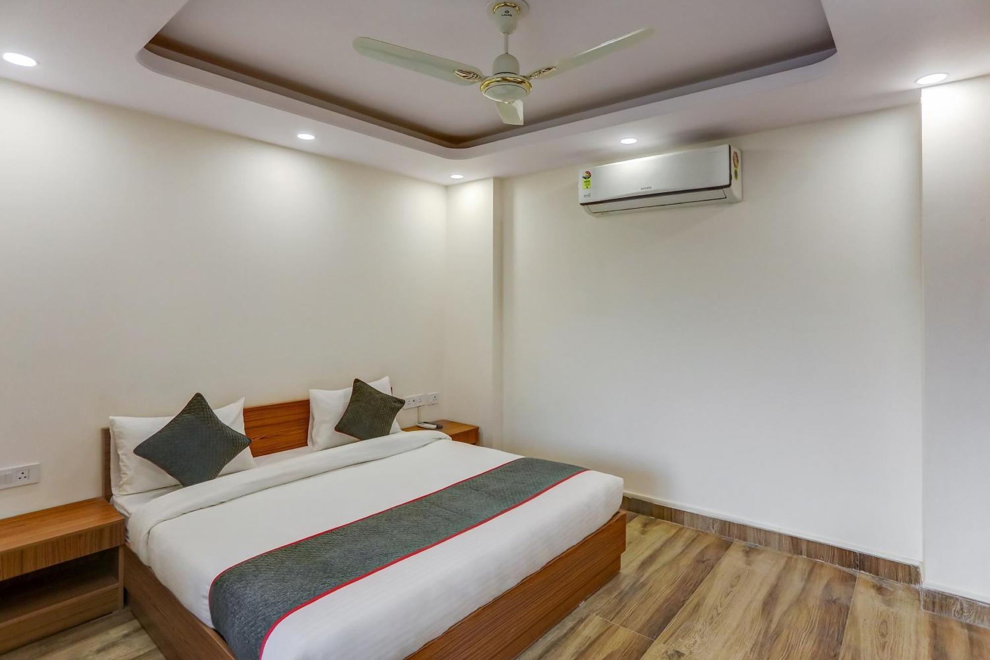 Collection O The Doors Near Appu Ghar Gurgaon Exterior foto