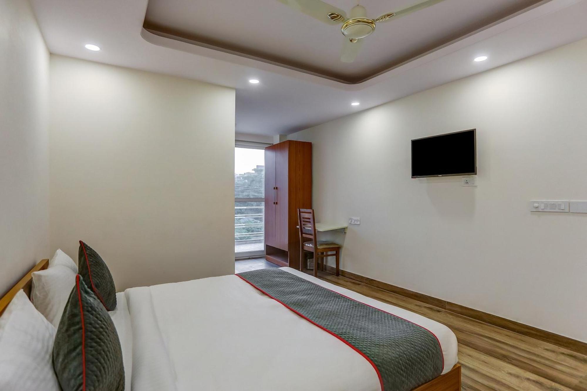 Collection O The Doors Near Appu Ghar Gurgaon Exterior foto