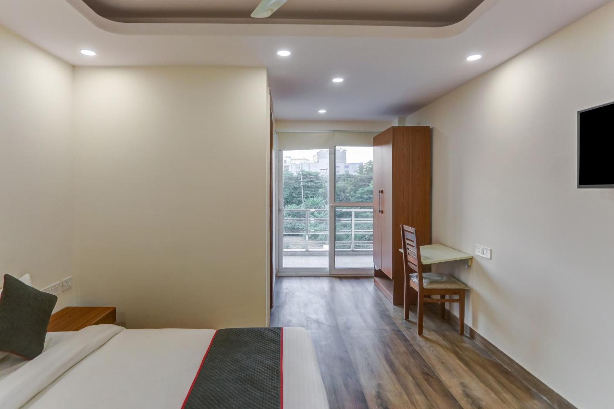 Collection O The Doors Near Appu Ghar Gurgaon Exterior foto