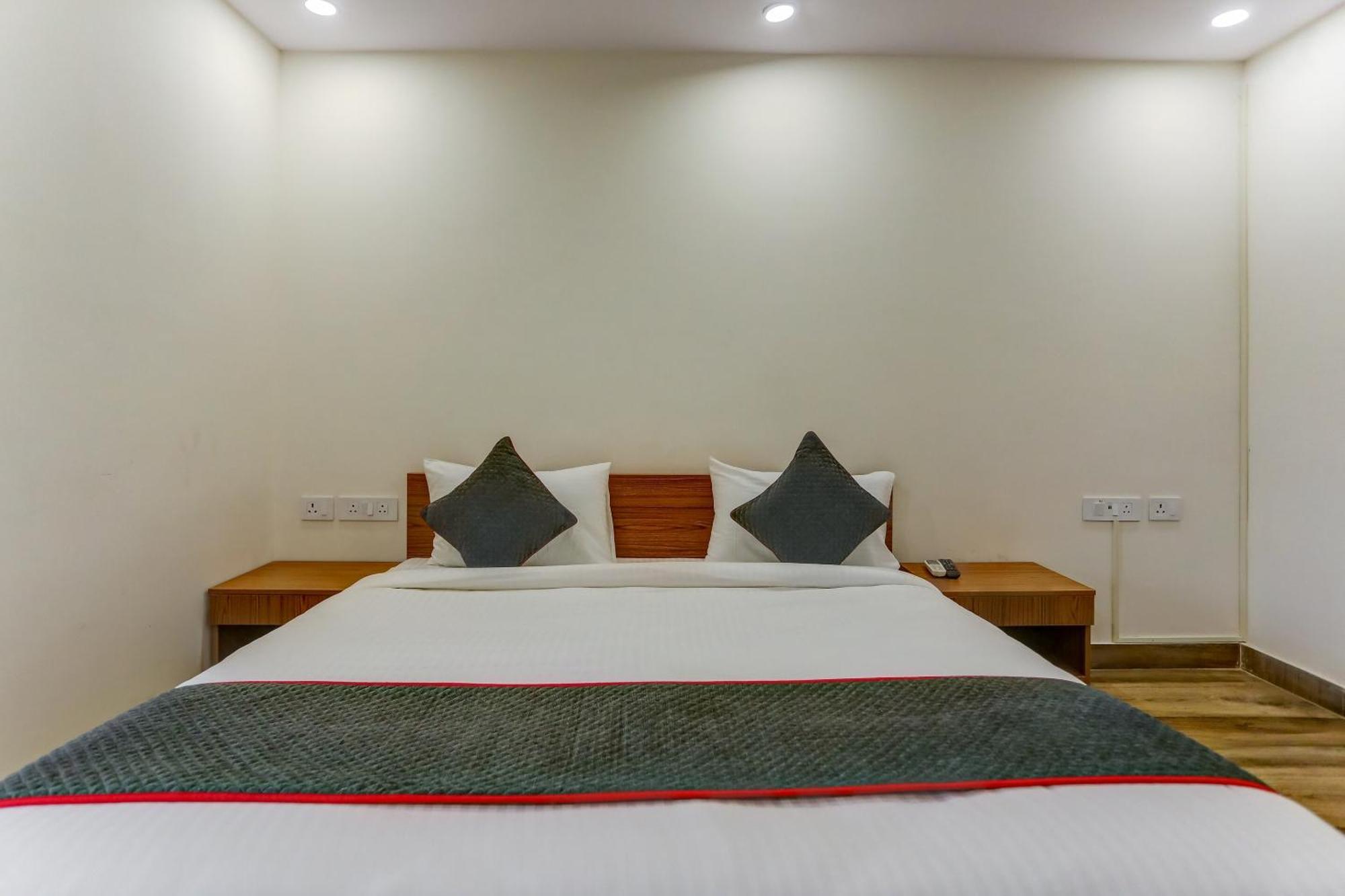 Collection O The Doors Near Appu Ghar Gurgaon Exterior foto