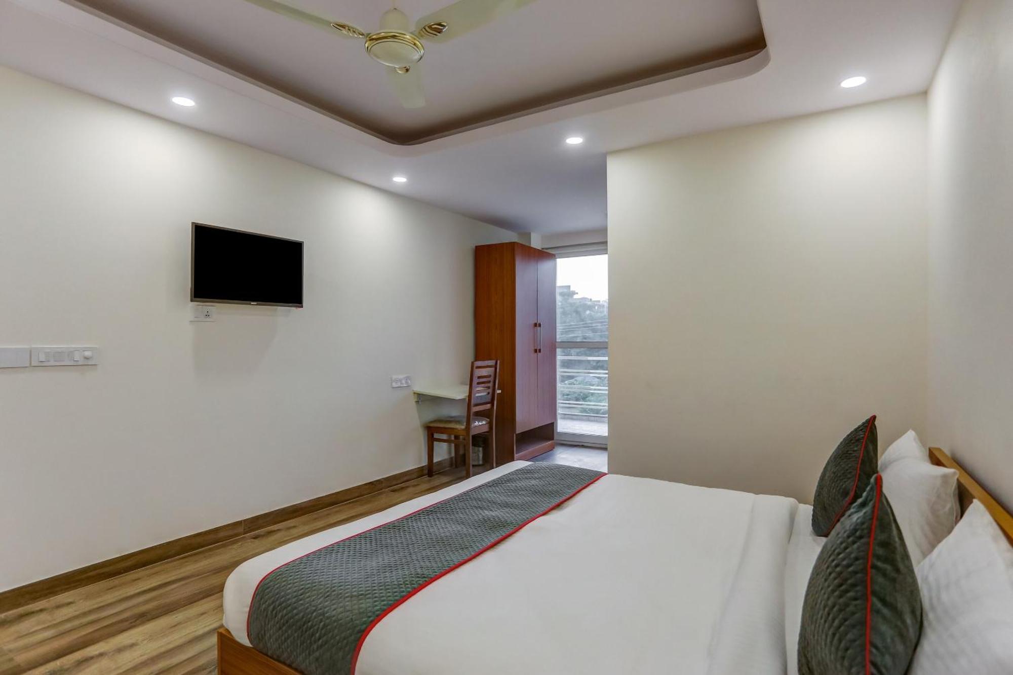 Collection O The Doors Near Appu Ghar Gurgaon Exterior foto